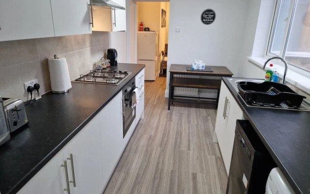Birtley's Diamond 3 bed Apt, Sleeps 6 Guests
