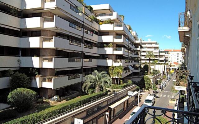 Golden Triangle 2Br/2Ba