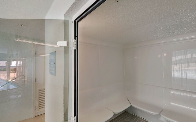 Beautiful Ocean Views! 2-bedroom, 2-bathroom! Resort Pools!