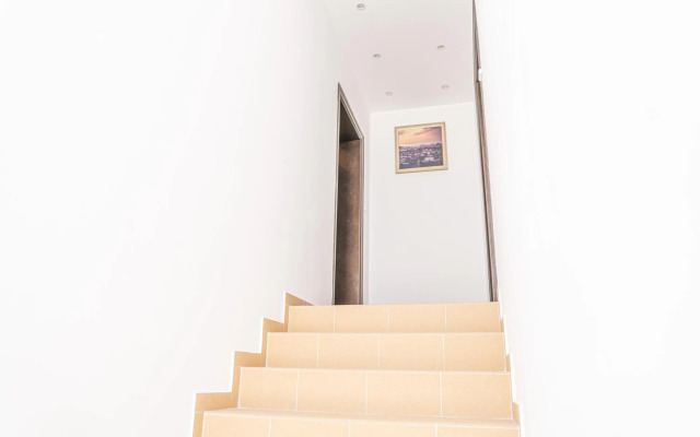 Shushi's Central Studio Apartment