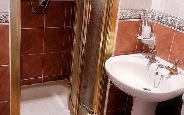 Captivating 3-bed in Wednesbury, Free Parking