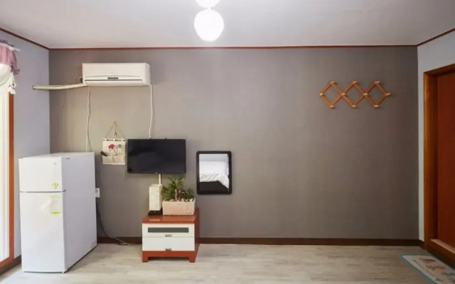 Taean Songjuk Gaheon Pension(태안(안면도) 송죽가헌펜션)