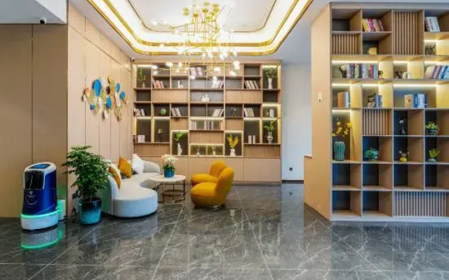 Starway Hotel (Xipu Baicao Road)