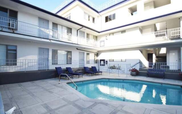 Hollywood Business Suites
