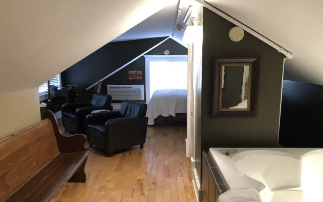 Leaside Manor by The Leaside Group