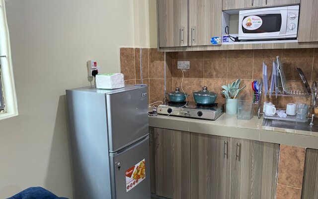 Lux Suites The Almond Apartments Ruaka