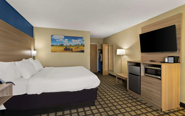 Clarion Pointe Bloomington – Normal near I-55 and University