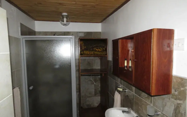 Parrot Lodge
