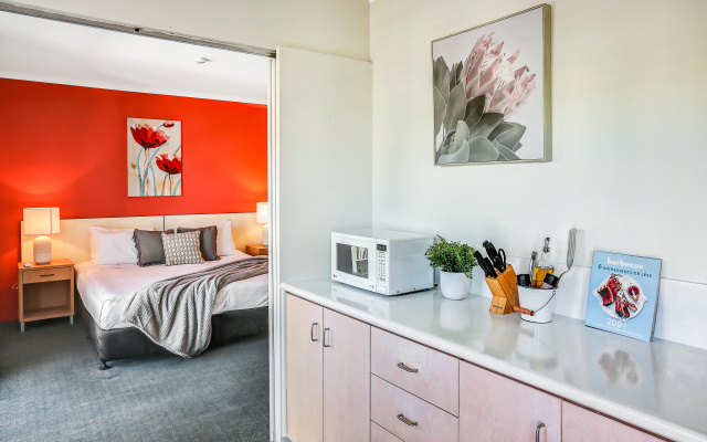 Coral Tree Inn – Guest Rooms – Cairns