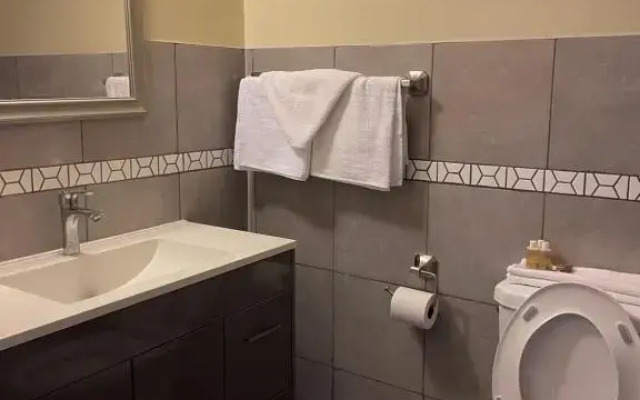 Scottish Inn Near the Falls and Casino