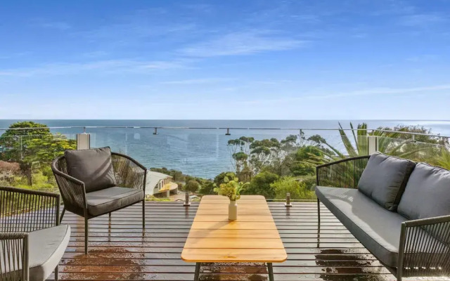 Clifftop Luxury With Spectacular Ocean Views