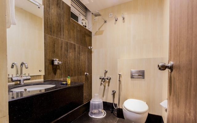 Fabhotel Hiland Suites