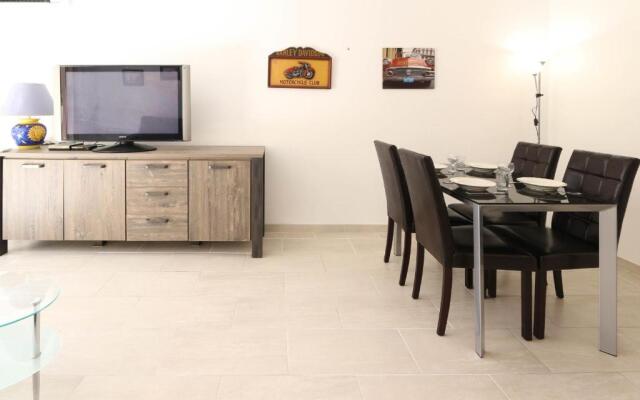 AC Appartment with terrace parking and pool- BENAKEY