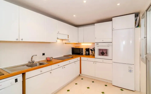 MA1 Marvelous 2 bedroom apt close to everything Roomservice