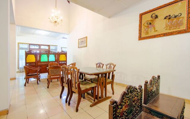 Oyo 1602 Trim Tiga Hotel