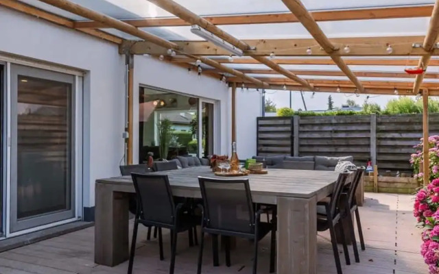 Spacious House With Garden and Parking