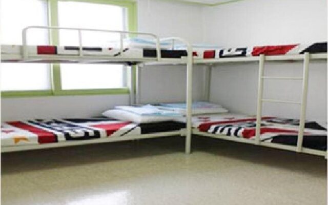 Dustin Guesthouse - Hostel