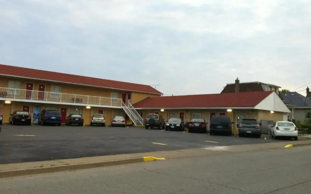Scottish Inn Near the Falls and Casino