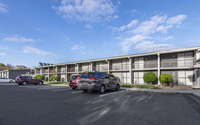 Suburban Studios Rock Hill Northeast I-77