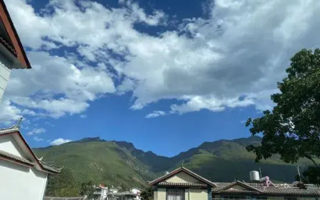 Lijiang Yuni Xiaoyuan Inn (Sanyi Airport)
