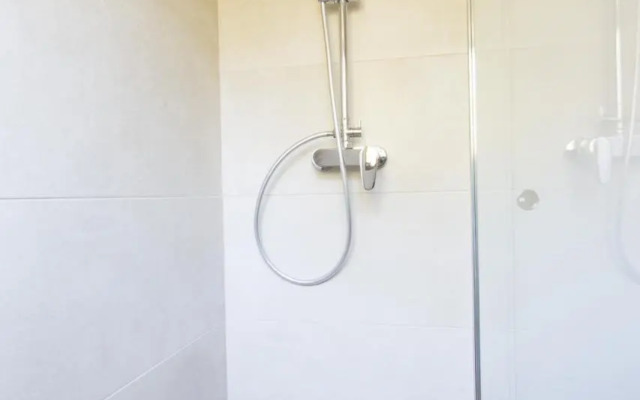 New San Juan beach apartment with AC