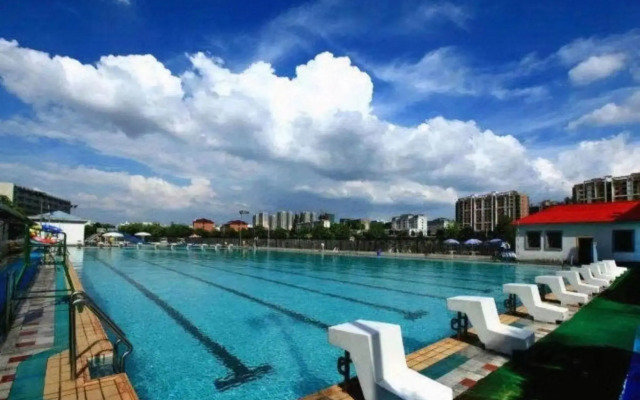 Hongduo Hotel (Xiangxi Road Civil Affairs College)