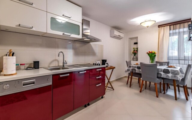 Beautiful Apartment in Liznjan With Wifi and 1 Bedrooms