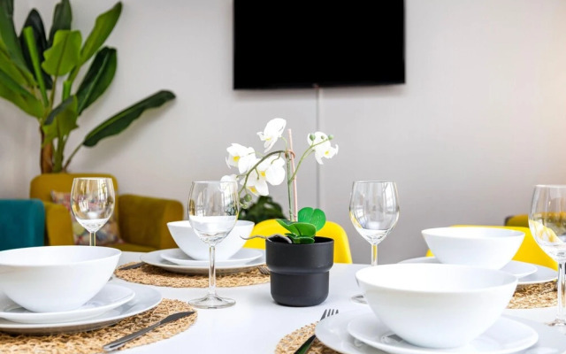 Queens Mile 1 With Free Parking By My Getaways