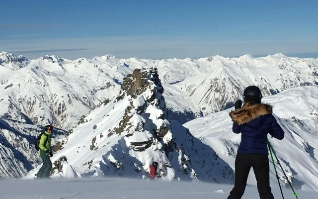Au Pieds Des 3 Vallees