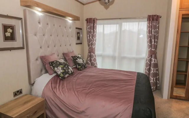 Avonal Lodge