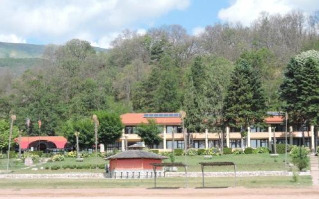 Lakeview Hotel and Resort