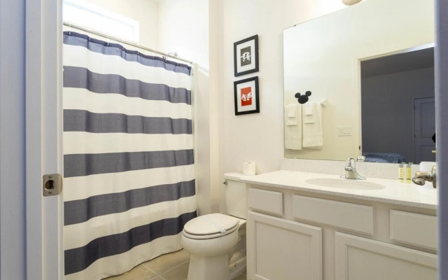 Amazing Large Home Near Parks