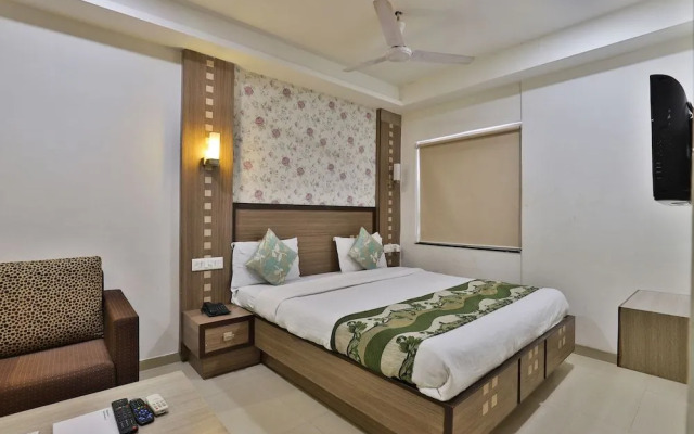 OYO 8084 Hotel Kingston