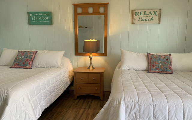 Vineyard Harbor Motel - Private Beach