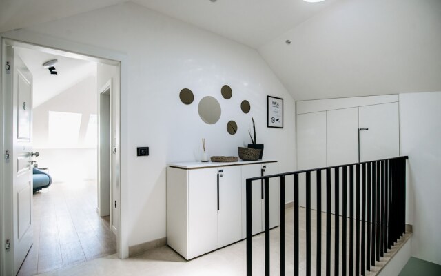 Kala Luxury rooms by DuHomes