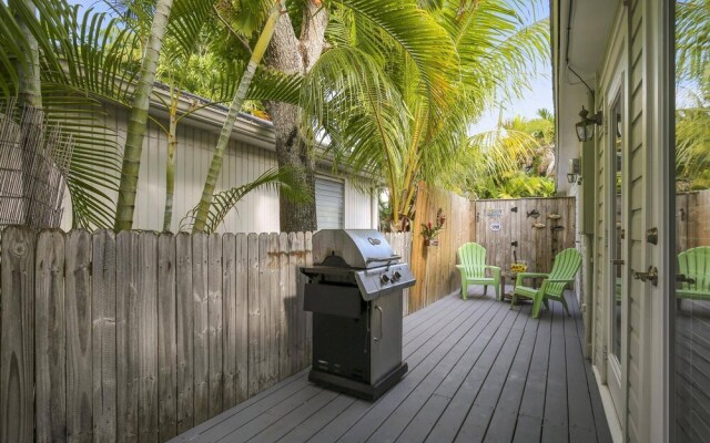 Paradise Palms by Avantstay Great Location w/ Outdoor Dining, BBQ Close to Higgs Beach Month Long Stays