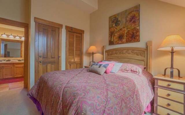 2 Bedroom Colorado Vacation Rental situated in River Run Village Steps from the Summit Express Gondola