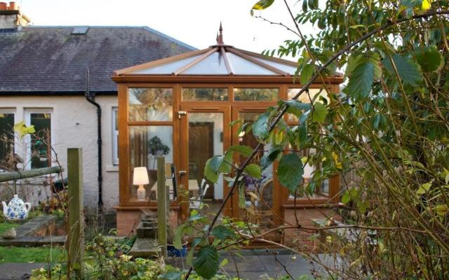 2 Bedroom House with Views of Arthurs Seat