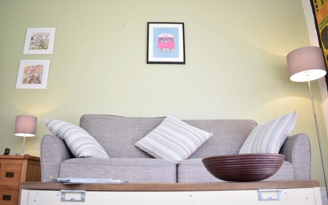 1 Bedroom Apartment near Park in South West London