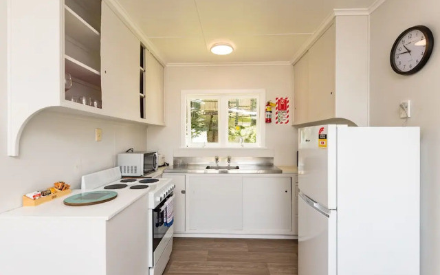 Waitangi Beach Bach 30A