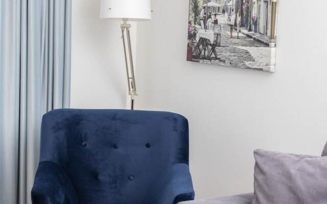 One Bedroom Apartment Okrzei by Renters