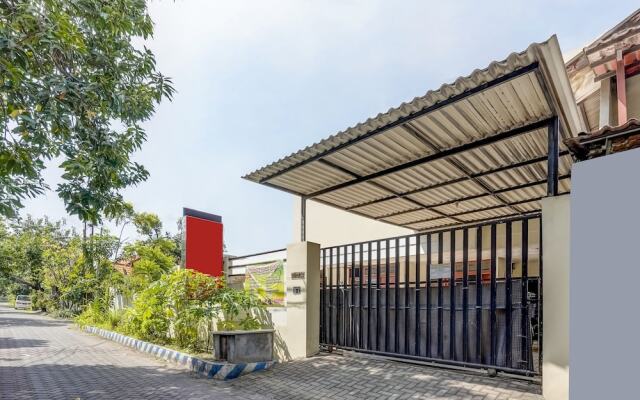 OYO 91361 Benlin D'kost Syariah