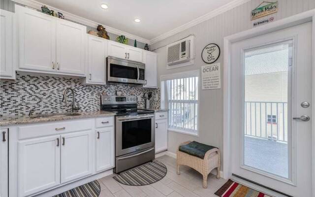 Sea Rocket 18 - Studio Condo