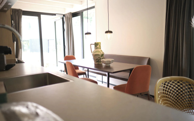 Spacious Lodge, 2 Bathrooms, Near Maastricht