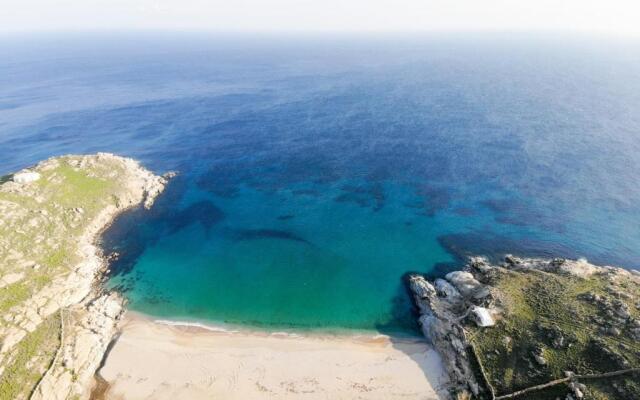 Mesmerising Sea View Lia Residence