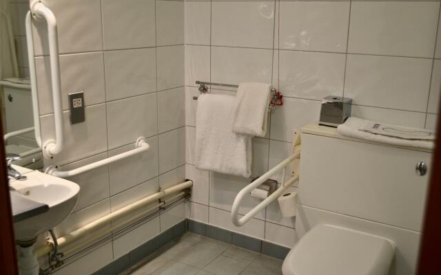 Holiday Inn Manchester-Central Park by IHG
