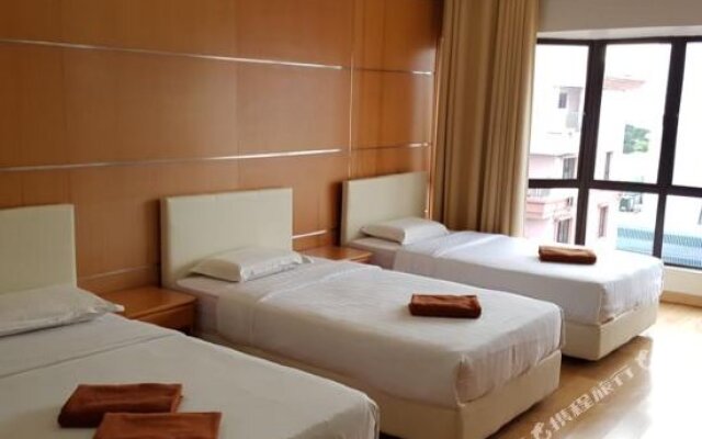 Stay Together 4, 5 & 6 Bedroom Apartments@ Marina Court Resort Condominium