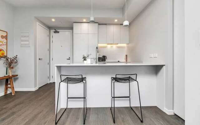 Designer Luxury 2-Bed Apartment With Car Park