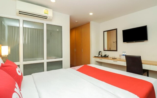 OYO 225 Premier Place Hotel