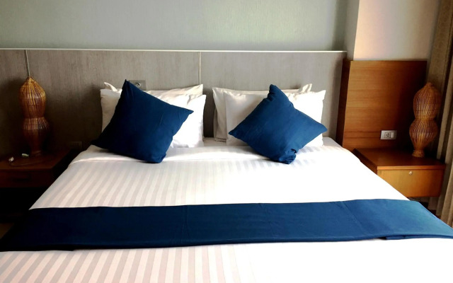 Crystal Jade Hotel